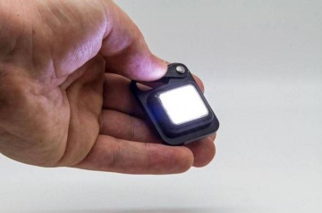 LED zaklamp sleutelhanger - Wit / rood - Oplaadbaar